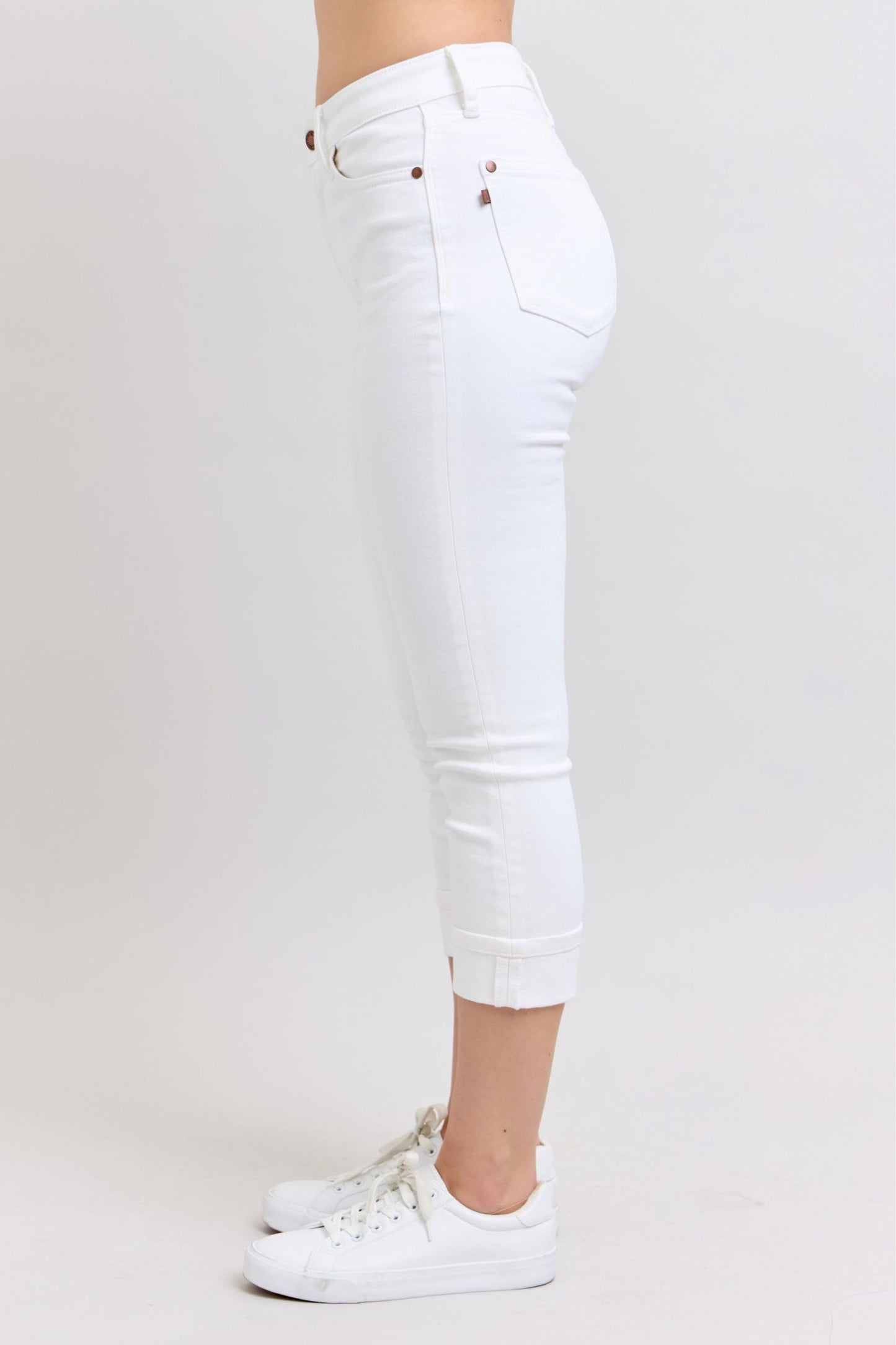 JUDY BLUE Mid Rise White Capri Jeans with Cuff