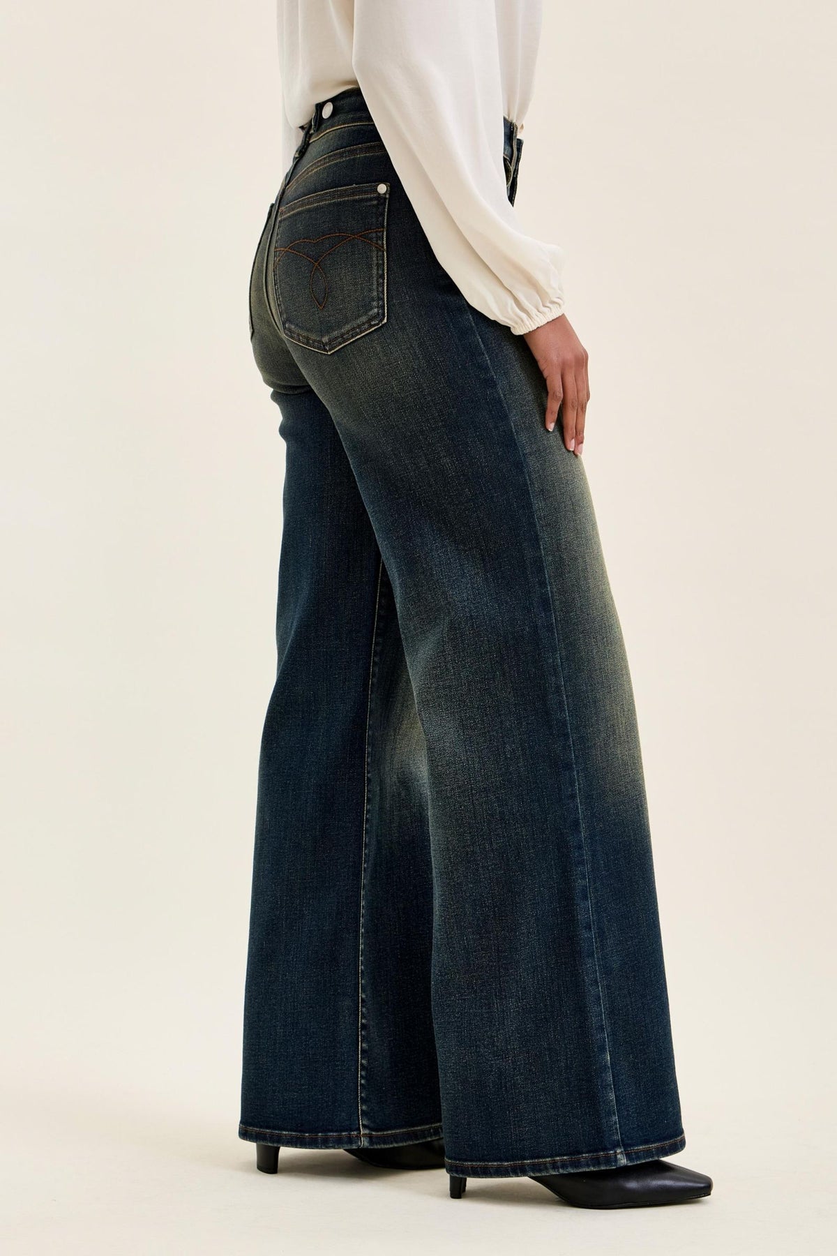JUDY BLUE Retro Wide 'Whiskey Night' Jeans