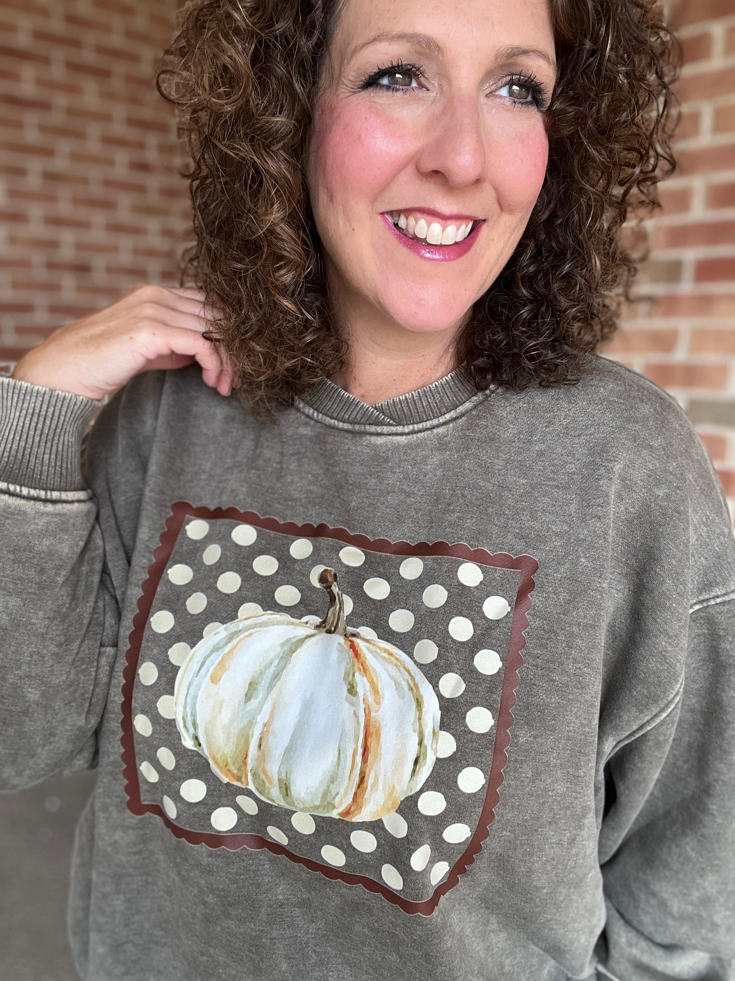 PUMPKIN & DOTS Graphic Sweatshirt