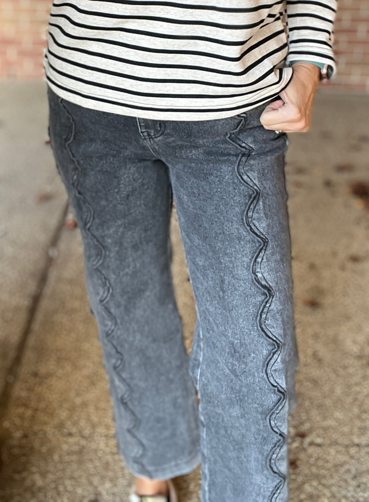 Comfort Stretch Scalloped Embroidery Gray Denim Jeans