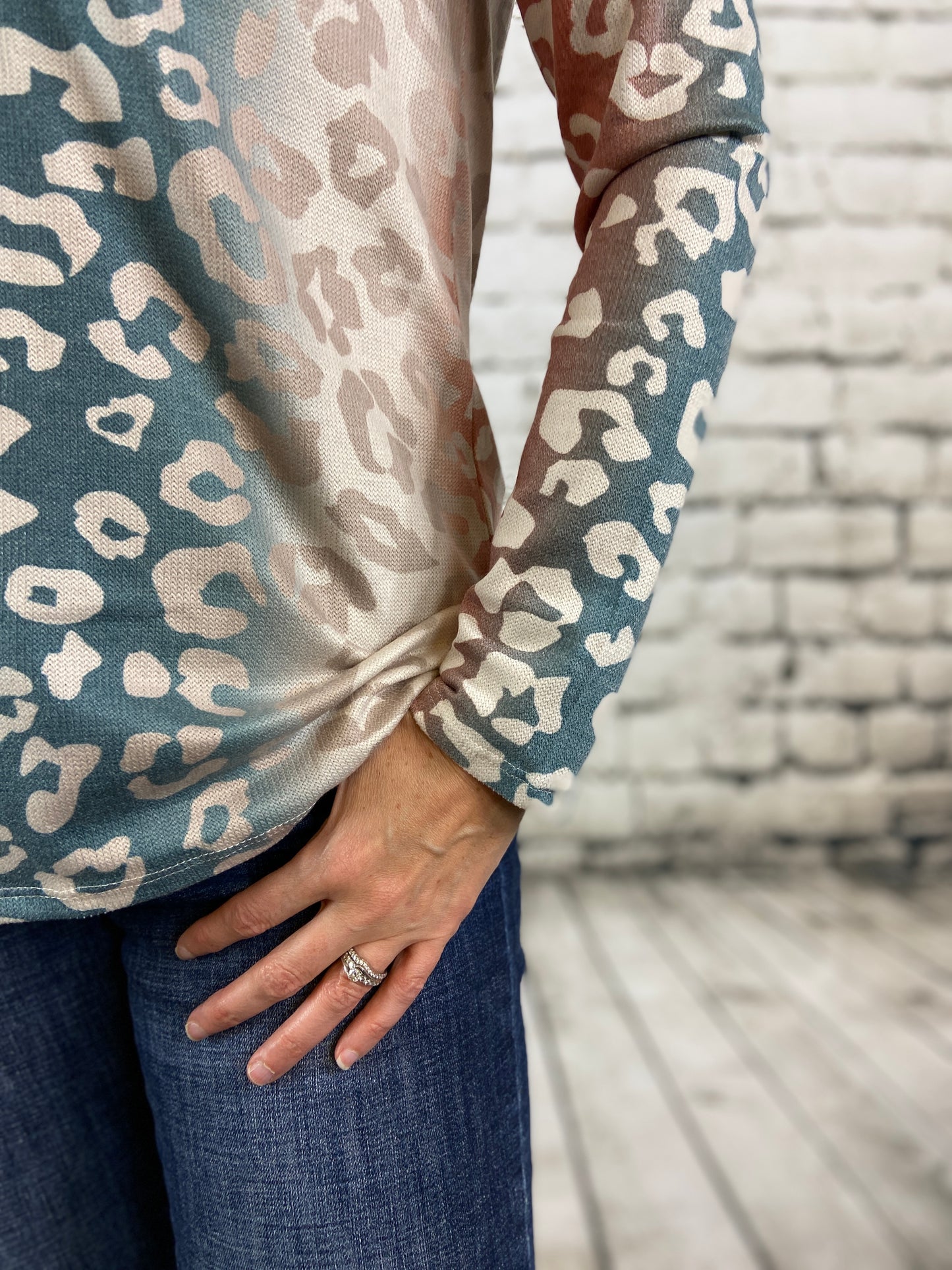 Gradation Leopard Print Knit Top
