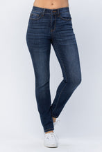 Load image into Gallery viewer, JUDY BLUE High Rise Clean Relaxed Fit Jeans