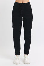 Load image into Gallery viewer, JUDY BLUE Black Cargo Cuffed Jogger Jeans