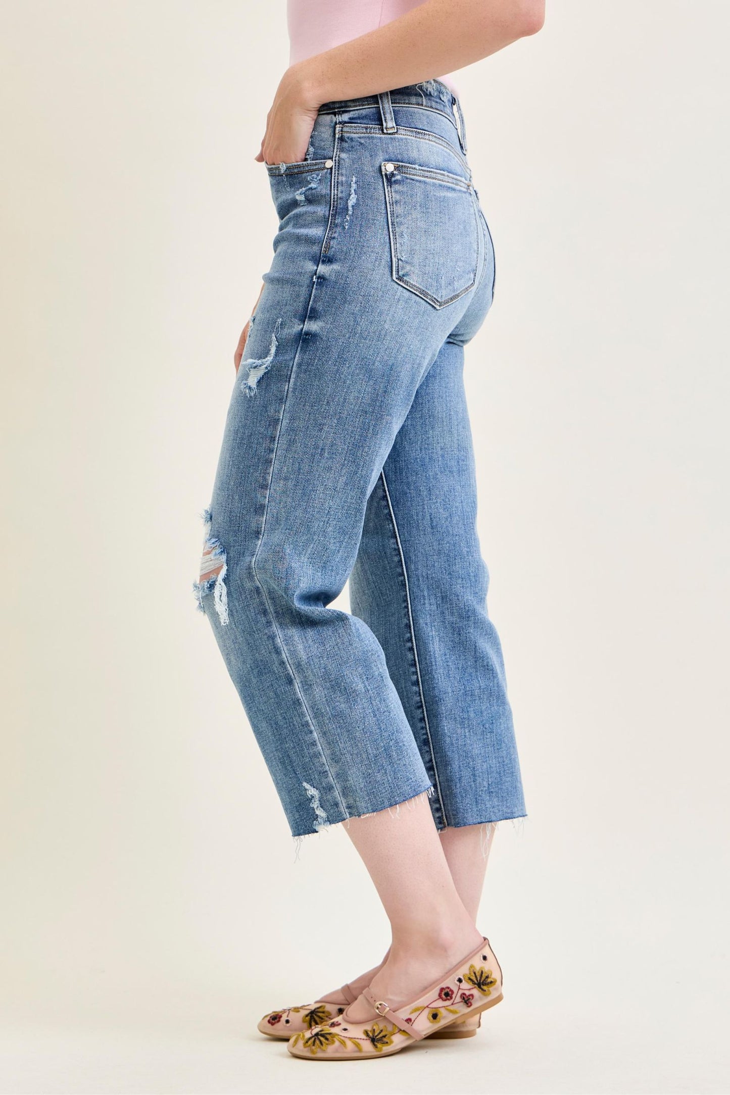 JUDY BLUE Distressed Cropped Wide Leg Jeans