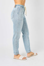 Load image into Gallery viewer, JUDY BLUE Light Vintage Wash Jogger Jeans