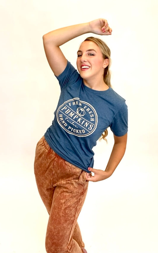 FARM FRESH PUMPKINS CIRCLE Graphic Tee