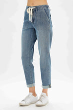 Load image into Gallery viewer, JUDY BLUE Pull On Jogger Jeans