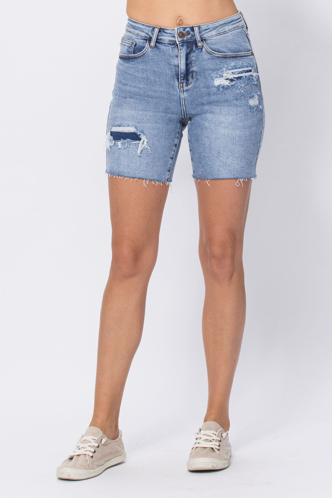 JUDY BLUE Mid Length Patch Shorts
