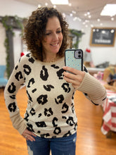 Load image into Gallery viewer, Leopard Hacci Knit Top with Thumb Holes