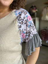 Load image into Gallery viewer, Leopard and Lace Sleeve Top