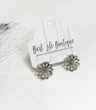 Load image into Gallery viewer, Silver Floral Earrings